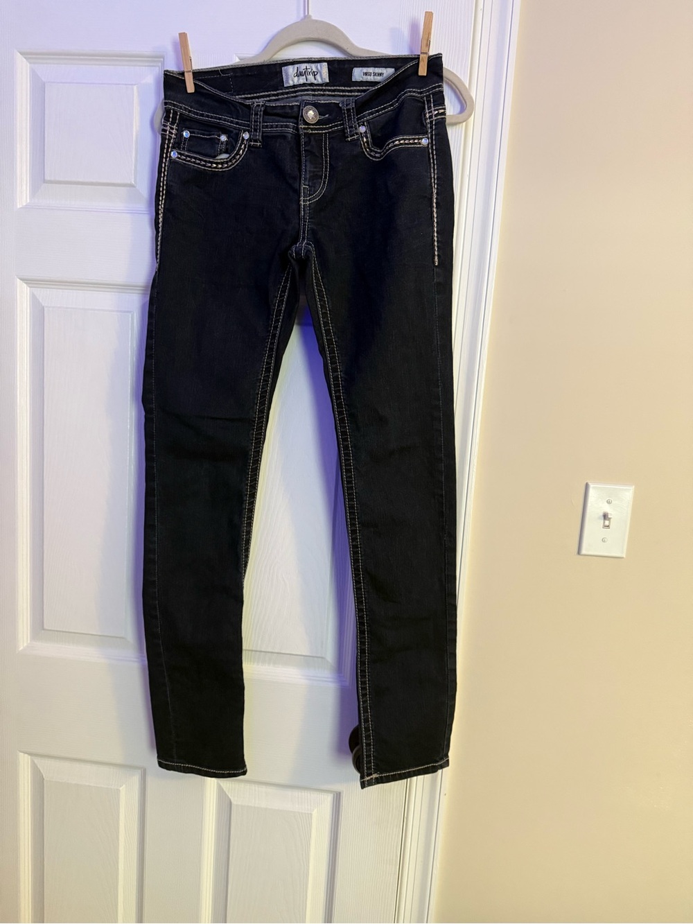 Day Trip Skinny Blue Jeans with White Contrast Stitching